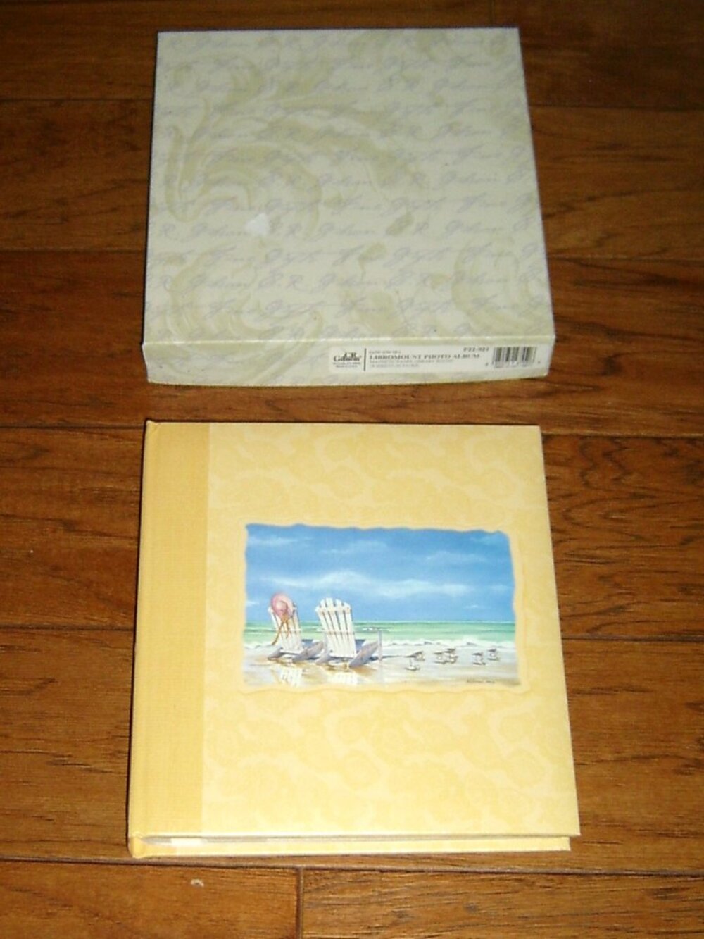 C.R. Gibson Photo Album Beach Scene 8x10, NEW IN BOX